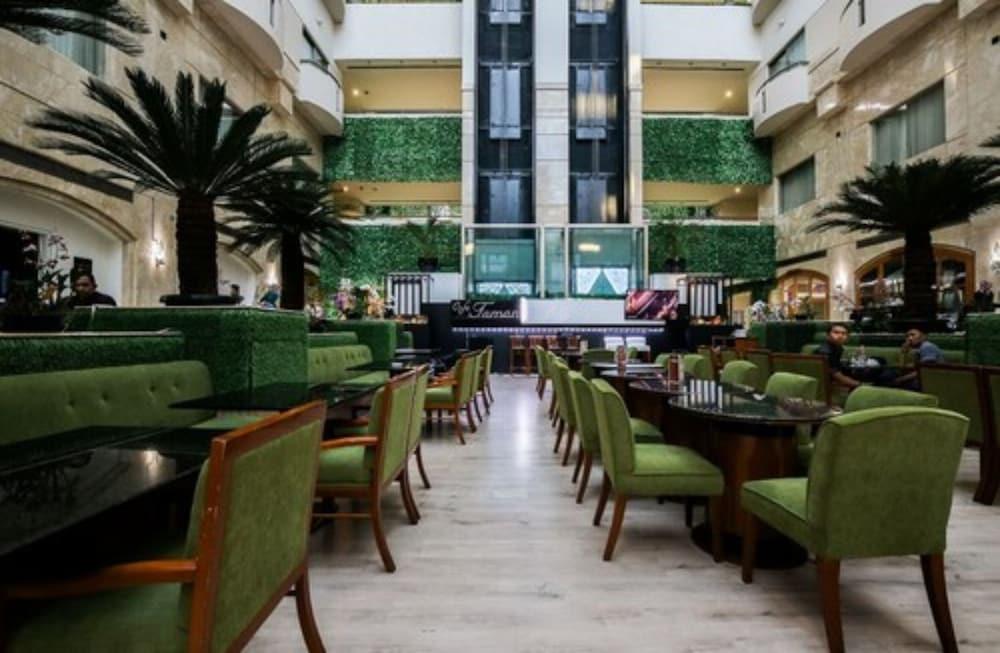 Surabaya Suites Hotel Powered By Archipelago Екстер'єр фото